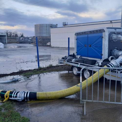 Pompe 500 m3/h en intervention sur regard d’assainissement en Bretagne