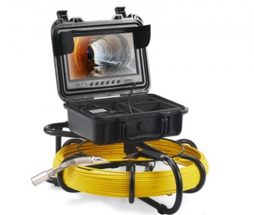 Caméra d’inspection à jonc de 20 mètres, petit modèle utilisé pour le contrôle de canalisations domestiques et branchements en petit diamètre en Ille-et-Vilaine.